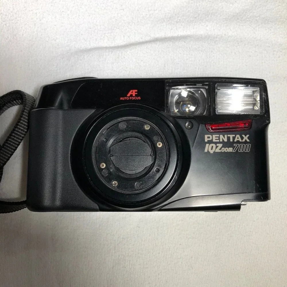 Pentax IQ Zoom 700 35mm film camera ***PARTS ONLY ***